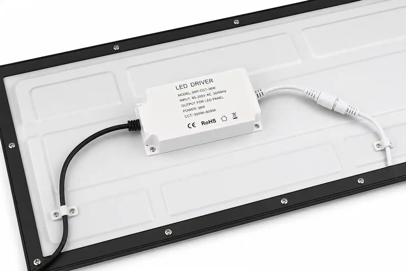 Zadní strana LED panelu SRP 36W 120x30cm — driver, napájení 85-265V AC, LED čip Tsong